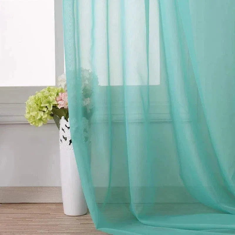 Voilage turquoise élégant pour décoration intérieure, apportant une touche de fraîcheur et de légèreté à votre salon ou chambre. Parfait pour ajouter de la couleur et transformer l'ambiance de vos pièces. Idéal pour compléter une décoration moderne et lumineuse. Disponible en différentes tailles pour s'adapter à vos fenêtres.