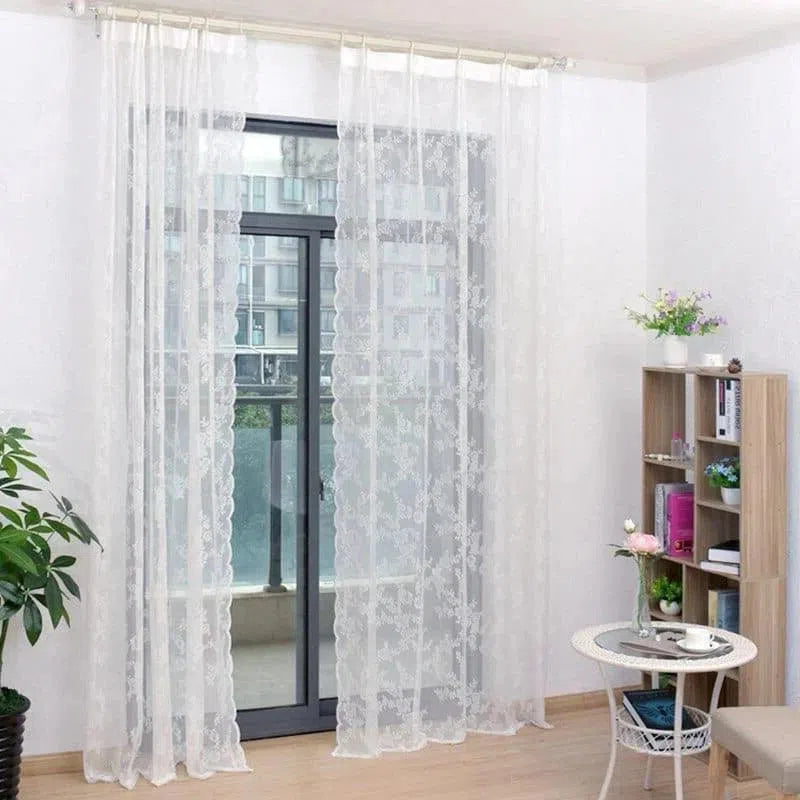 Voilage transparent blanc pour fenêtres, idéal pour un intérieur élégant et lumineux. S'accorde avec tous les styles de décoration, apportant une touche de fraîcheur à votre salon ou chambre. Parfait pour laisser entrer la lumière tout en préservant une certaine intimité.