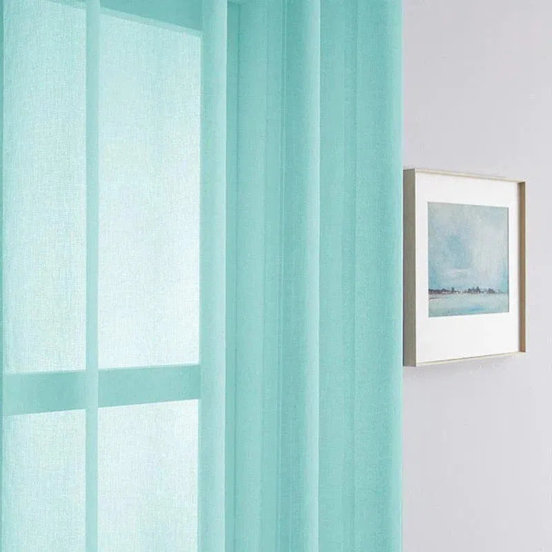 Rideau turquoise moderne et élégant pour décoration intérieure, parfait pour habiller les fenêtres et apporter une touche de fraîcheur à votre espace de vie. Idéal pour créer une ambiance lumineuse et accueillante.