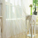 Rideau transparent ondulé, idéal pour décorer les fenêtres et laisser passer la lumière. Ce modèle ajoute une touche élégante et moderne à votre intérieur, parfait pour le salon ou la chambre. Accessoire essentiel pour créer une ambiance lumineuse et aérée.